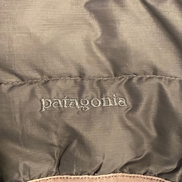 Patagonia Women’s Down Parka - Picture 3 of 6